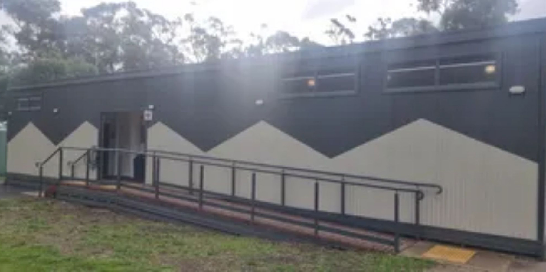 Amenities and camp kitchen facilities at Wedderburn Caravan Park